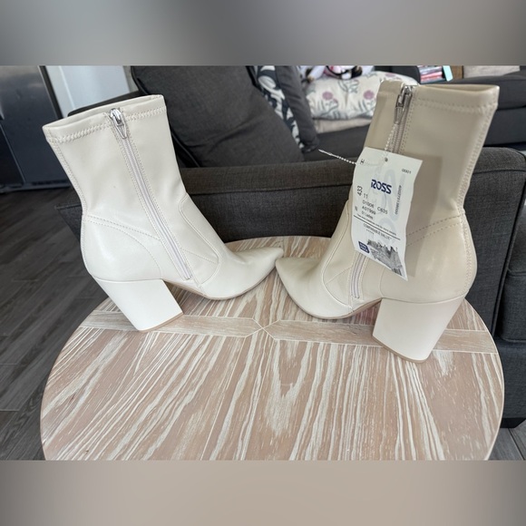 Dolce Vita|Boho Ivory Pointy tall Ankle Boots,Nello fashion boot•••NWT,Size 11 - Picture 6 of 10